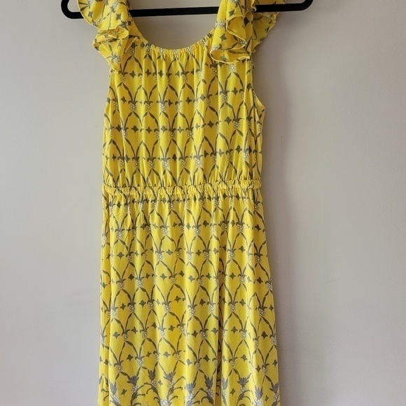 Juice couture dress has ruffled on or off shoulder sleeves, size medium. - Picture 3 of 7